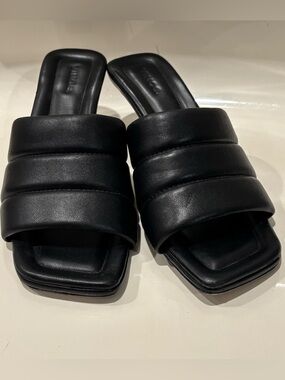 Vince  Vero Cuoio Ceil Leather Slide Mule Sandals Black  Size 7.5 for Women